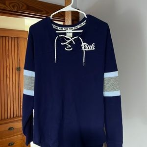 Small Victoria Secret Pink crewneck. Worn a couple of times. Looks new!